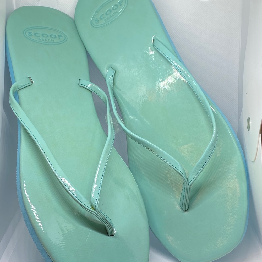 Turquoise leather flip flops size 9. Scoop brand.